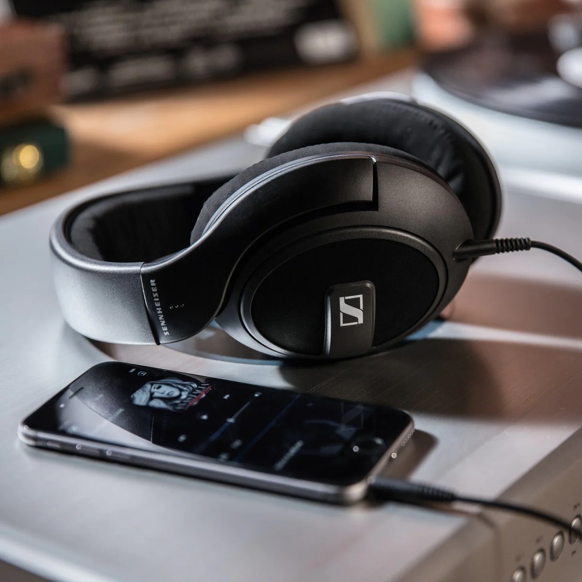 HD 569 Closed Back Over Ear Wired Audiophile Headphones - Image 6