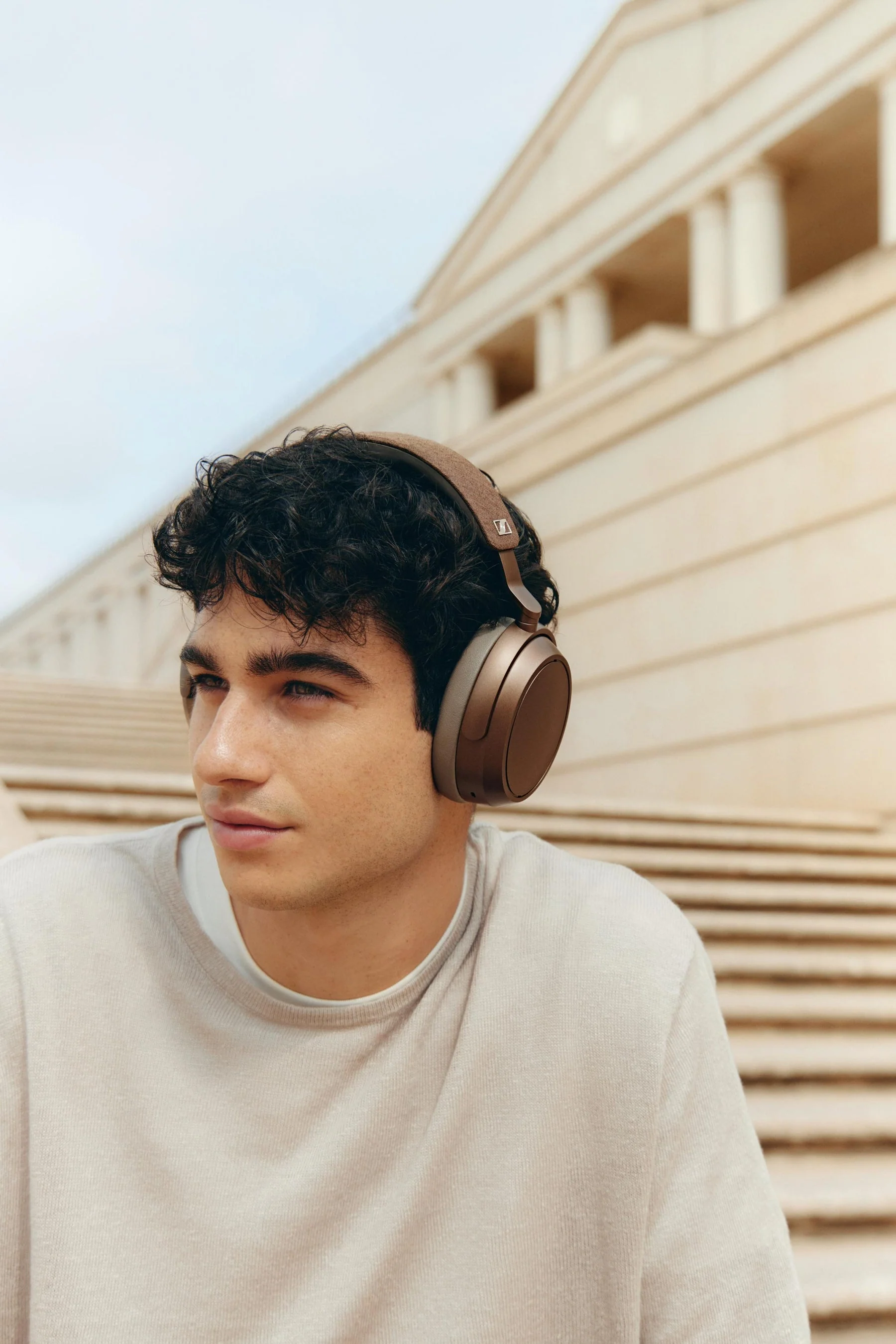 MOMENTUM 4 Bluetooth Over-ear Headphones - Image 38