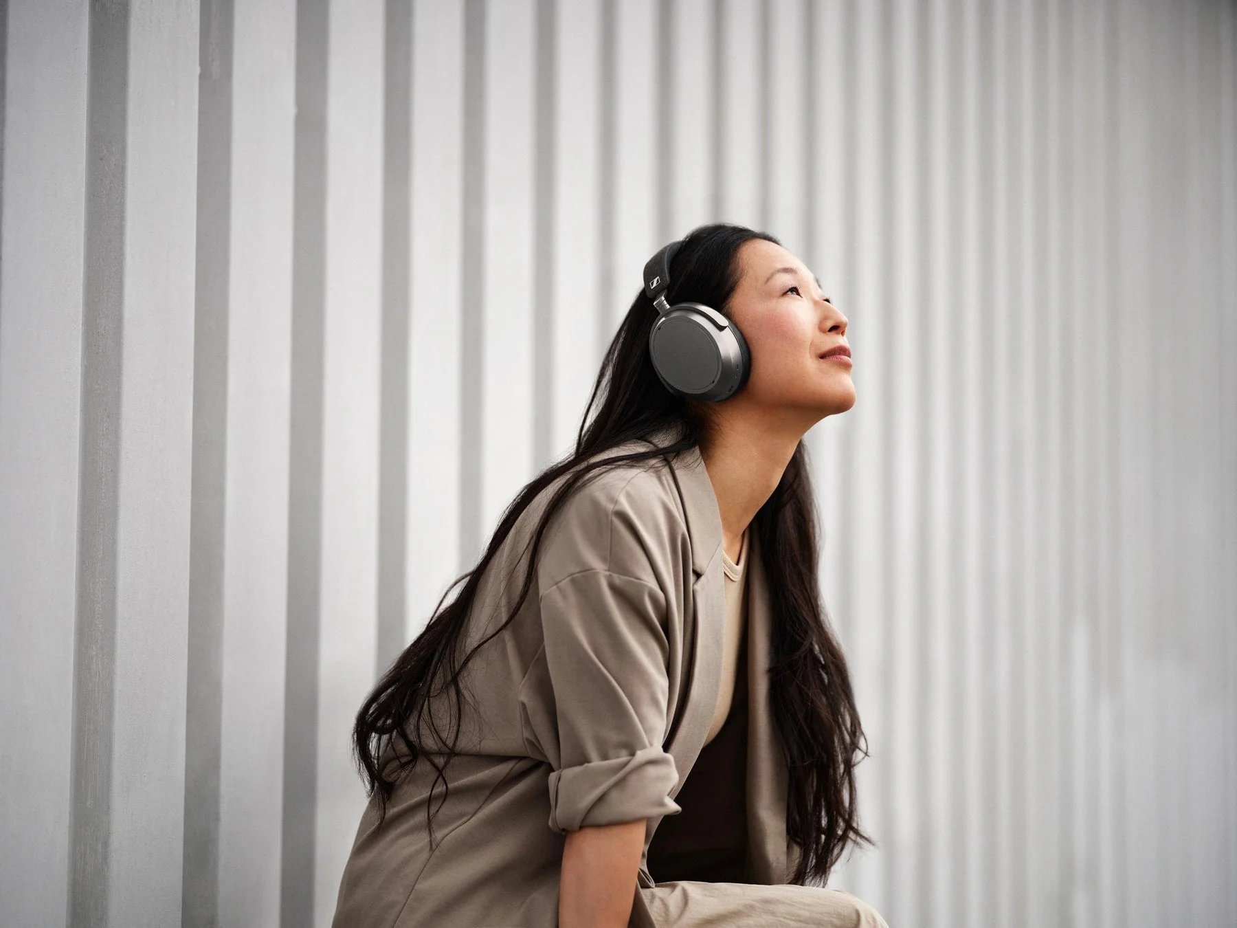 MOMENTUM 4 Bluetooth Over-ear Headphones - Image 42