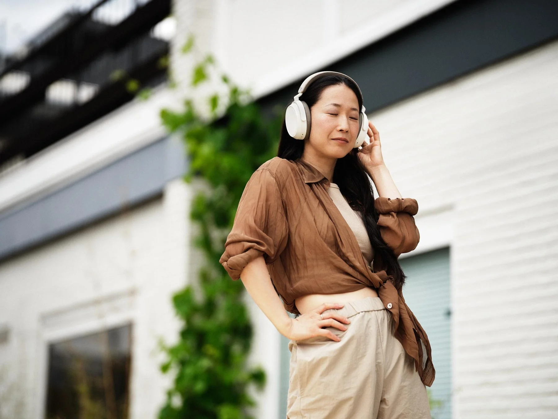 MOMENTUM 4 Bluetooth Over-ear Headphones - Image 44