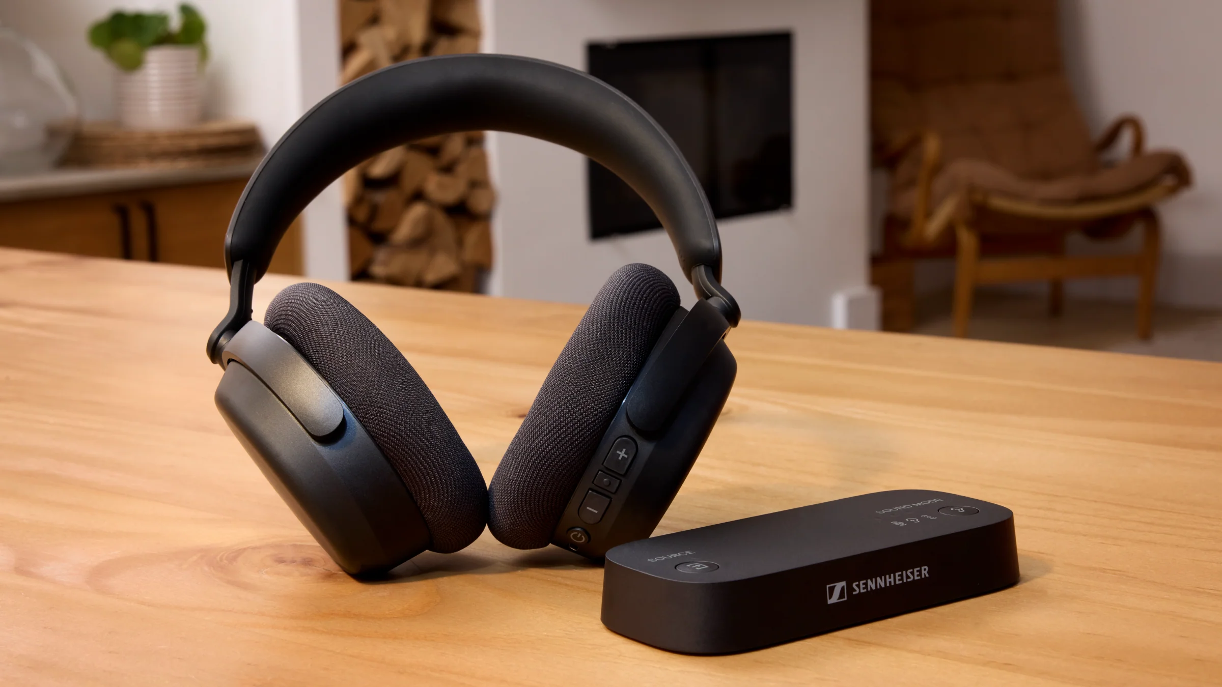 RS 255 TV Headphones - Bluetooth Auracast Headphones and BTA1 transmitter without stand - Image 10