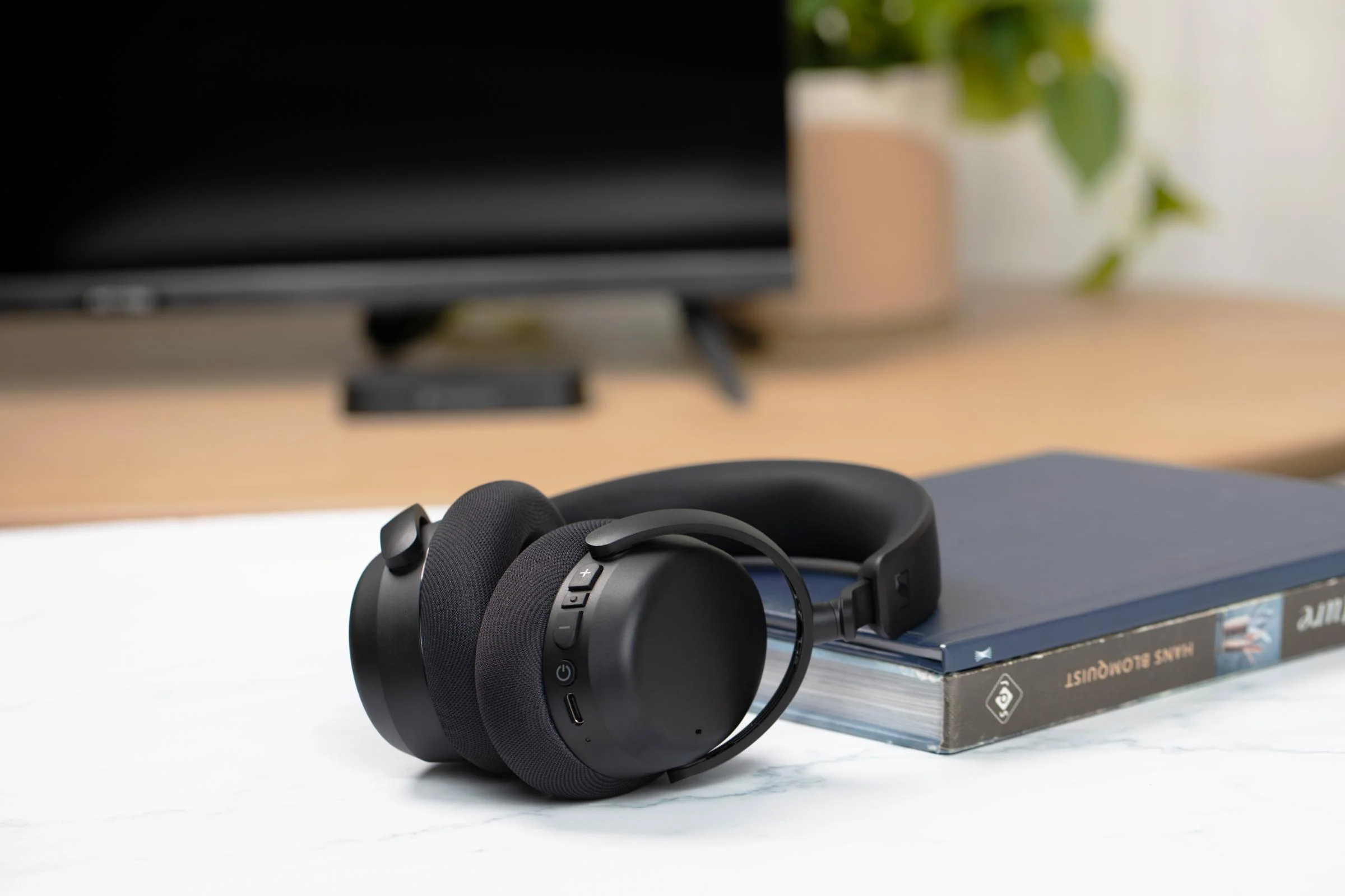 RS 275 TV Headphones - Bluetooth Auracast Headphones and BTA1 transmitter - Image 14