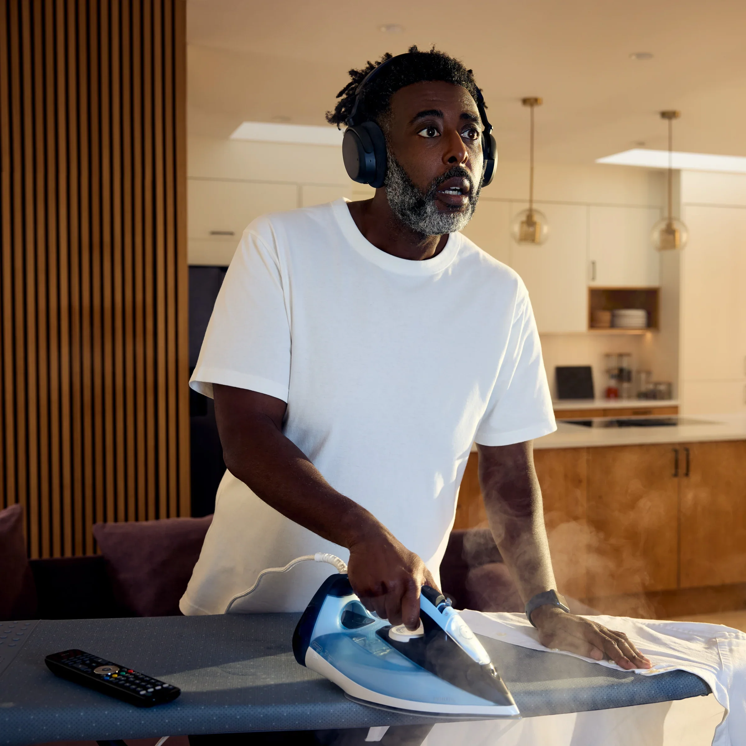 RS 275 TV Headphones - Bluetooth Auracast Headphones and BTA1 transmitter - Image 2
