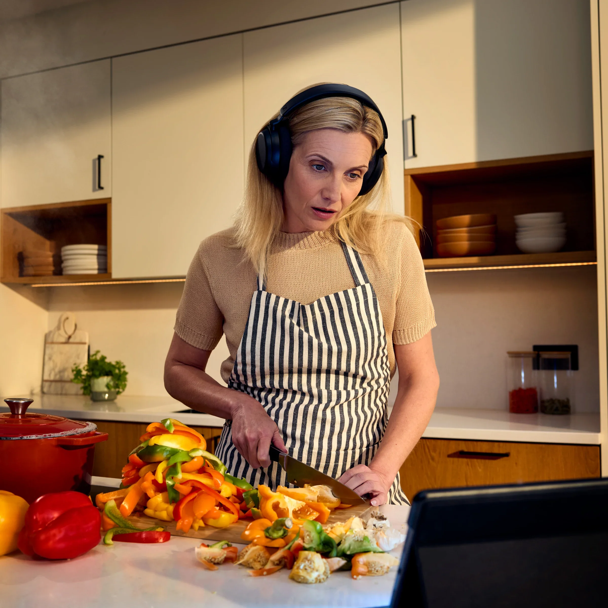 RS 275 TV Headphones - Bluetooth Auracast Headphones and BTA1 transmitter - Image 3